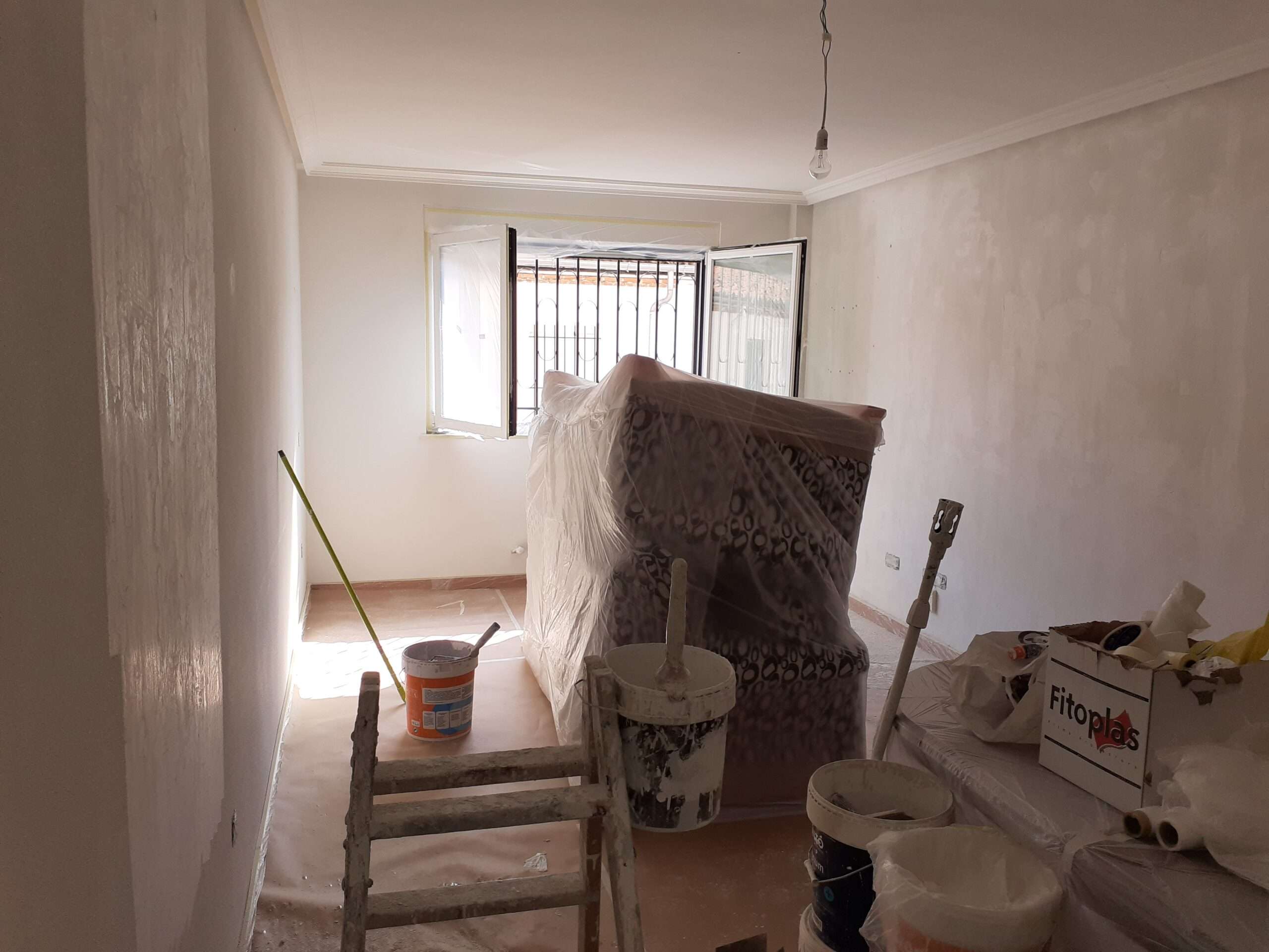Preparando habitación para pintar
