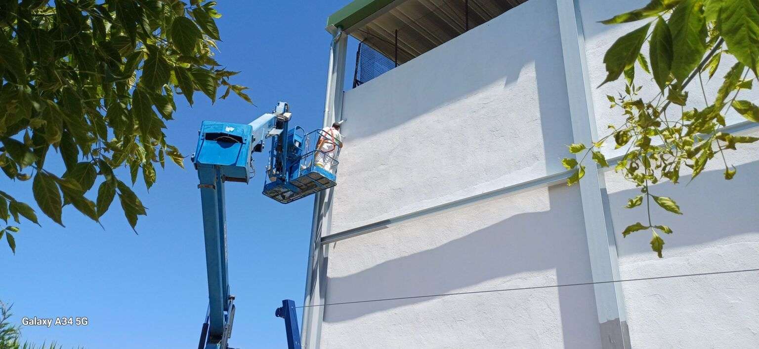 Esmaltando vigas de la cubierta